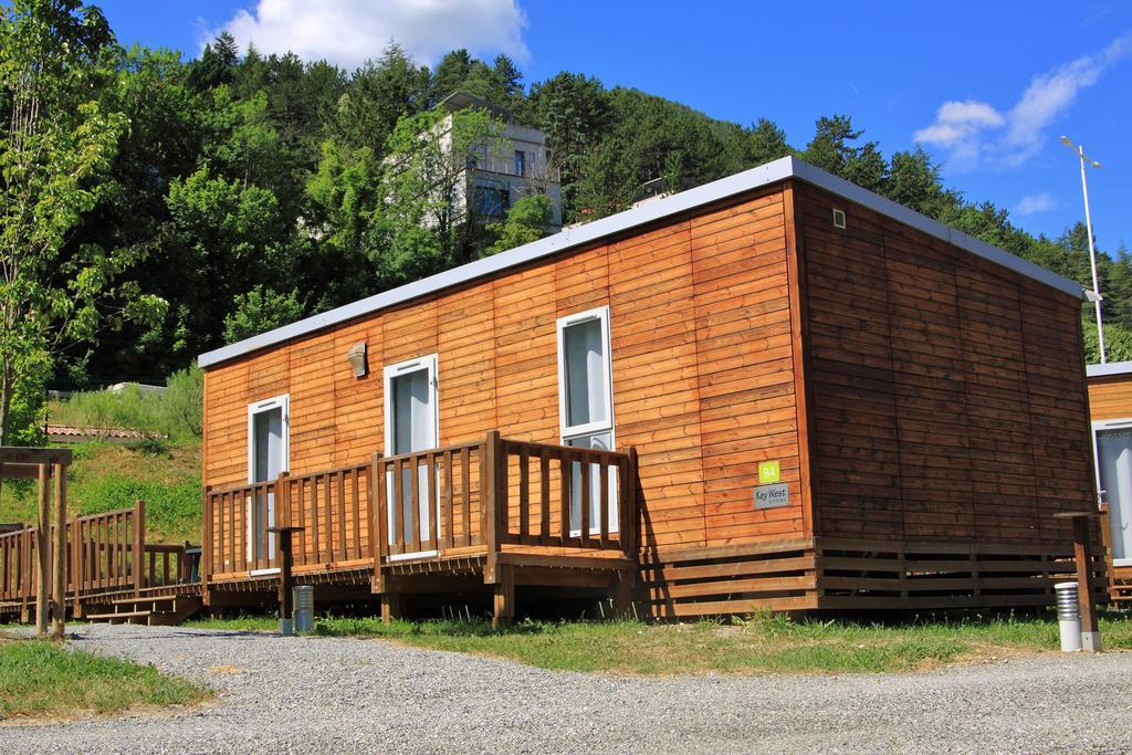 Camping Lou Gourdan Hotel Puget Theniers Bagian luar foto