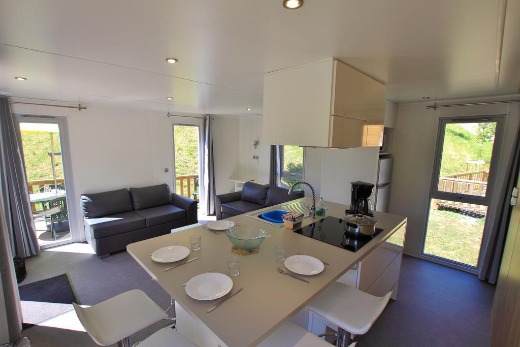 Camping Lou Gourdan Hotel Puget Theniers Bagian luar foto