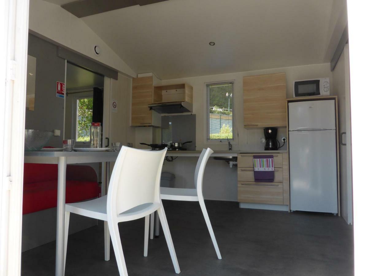 Camping Lou Gourdan Hotel Puget Theniers Bagian luar foto